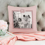 Modern Taupe | Familjefoto | Pillo för inledande p Kudde<br><div class="desc">Modern Taupe | Familjefoto | De första pelarna ger tankeväckande och praktiska gåvor som ger mottagaren komfort och lättnad. Här är en beskrivning av kuddar som gåva: Ge är den ultimata komfortens gåva och avslappning med dessa lyxkuddar. Dessa kuddar, som är konstruerade med de finaste materialen, är designade för att...</div>