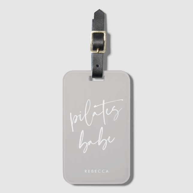 Modern Taupe Grått Calligraphy Workout Gym Pilates Bagagebricka (Framsida vertikal)