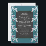 Modern Teal Blue Winter Wedand Chalkboard Inbjudningar<br><div class="desc">Elegant och moderna vinterbröllopsinbjudningar med kritformade blommigtar med tealblått bakgrund och jultoma. All text kan ersättas med din egen.</div>
