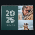 Modern Teal Grönt - fetstil 3 fotofamilj Kalender<br><div class="desc">Modern Teal Grönt Fet Typography 3 Photo Family Calendar med plats för dina favoritfoton i familjen ställe,  3 fotorutnätslayout inuti. Bakgrunden till färg kan ändras i verktyg om du vill.</div>