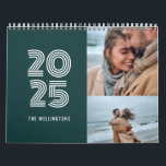 Modern Teal Grönt - fetstil 3 fotofamilj Kalender<br><div class="desc">Modern Teal Grönt Fet Typography 3 Photo Family Calendar med plats för dina favoritfoton i familjen ställe,  3 fotorutnätslayout inuti. Bakgrunden till färg kan ändras i verktyg om du vill.</div>