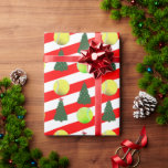 Modern Tennis Boll Julgran Red Rand Presentpapper<br><div class="desc">Så många grönt tennis bollar! Tennis boll mönster,  för tennis player,  eller tennis bus. Gift för en tennisspelare. Tennis-temat modern,  trendig och diskett mönster. Tennis Jul mönster slår papper. Tennis Jul Candy rand mönster slår papper.</div>