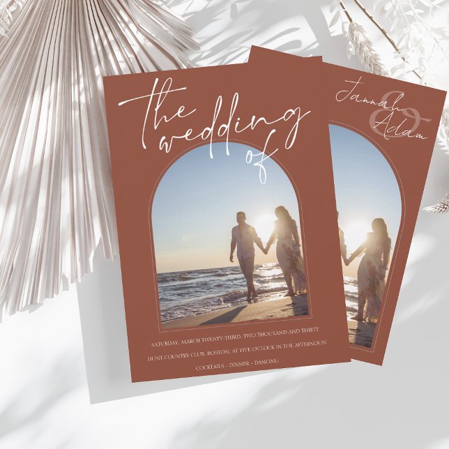 Modern Terracotta Arch Initial Photo Bröllop Inbjudningar (Skapare uppladdad)