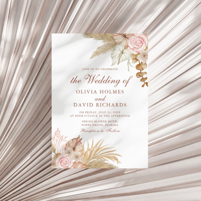 Modern Terrakotta Blommig Pampasgräs Bröllop Inbjudningar (Modern Boho Floral Pampas Grass Wedding Invitation on a sunny neutral dry palm leaf.)