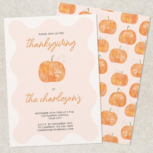 Modern Thanksgiving Middag Vattenfärg Pumpa Inbjudningar (Modern watercolor pumpkin wavy frame personalized Thanksgiving dinner invitation with custom text)