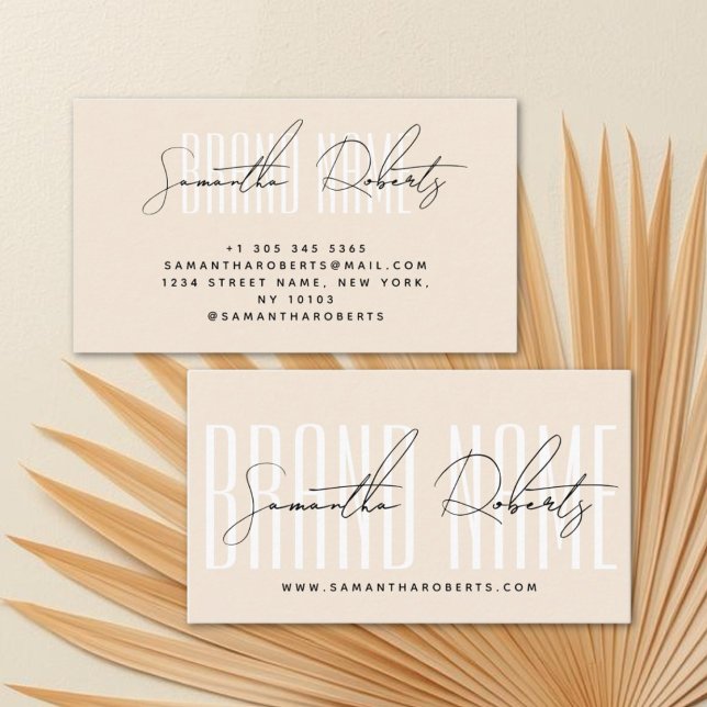 Modern tillägg märkesnamn elegant beige visitkort (Skapare uppladdad)