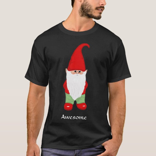 Modern Tomte iklädd Grön och Röd T-Shirt (Framsida)