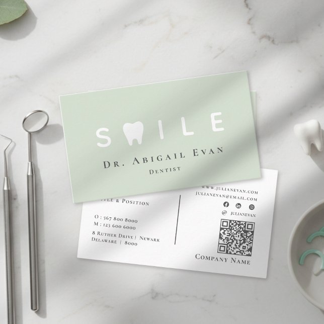 Modern Tooth Icon Professional Sage Green Dentist Visitkort (Modern Tooth Icon Professional Sage Green Dentist Business Card)
