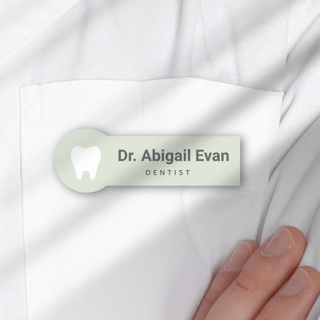 Modern Tooth Sage Green Professional Orthodontist Namnbricka (Modern Tooth Sage Green Professional Orthodontist Name Tag)
