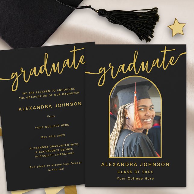 Modern Trendig Arch Photo Studenten Meddelande (Modern arch photo black and gold script graduation announcement card trendy stylish chic design)