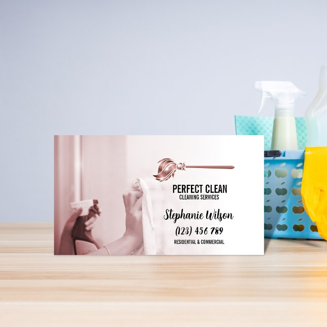 Modern Trendig House Städning Maid Janitorial Busi Visitkort (Skapare uppladdad)
