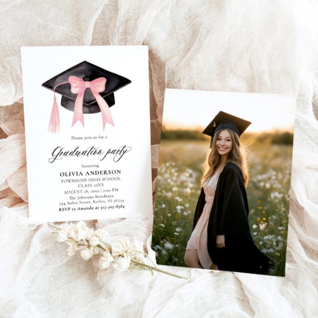 Modern Trendig Rosa Bow Studentmössa Studenten Inbjudningar (Watercolor Modern Elegant Trendy Stylish Pink Bow Graduation Invitation)