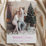 Modern Trendig Rosa Julfoto Snöflingor Julkort<br><div class="desc">Fira säsongen med vårt moderna Trendig God jul One Photo Helgdag Card, som har en chic rosa-skriptutformning. Med det här snyggten kan du visa ett favoritfoto och lägga till en personlig beröring till helgmötena. Skriptet om rosa av contemporary tillför en lekfull men elegant, perfekt för att sprida festlig ost på...</div>