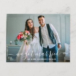 Modern Trendig-skript Vi Har Married Photo Vykort