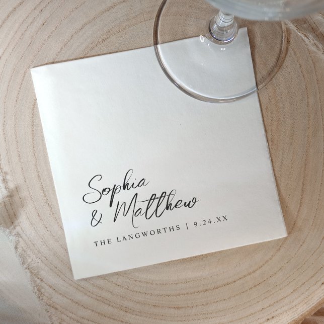 Modern Trendig Svart Och Vit Handskriven Bröllop Pappersservett (Modern black and white wedding napkins with personalized handwritten names)
