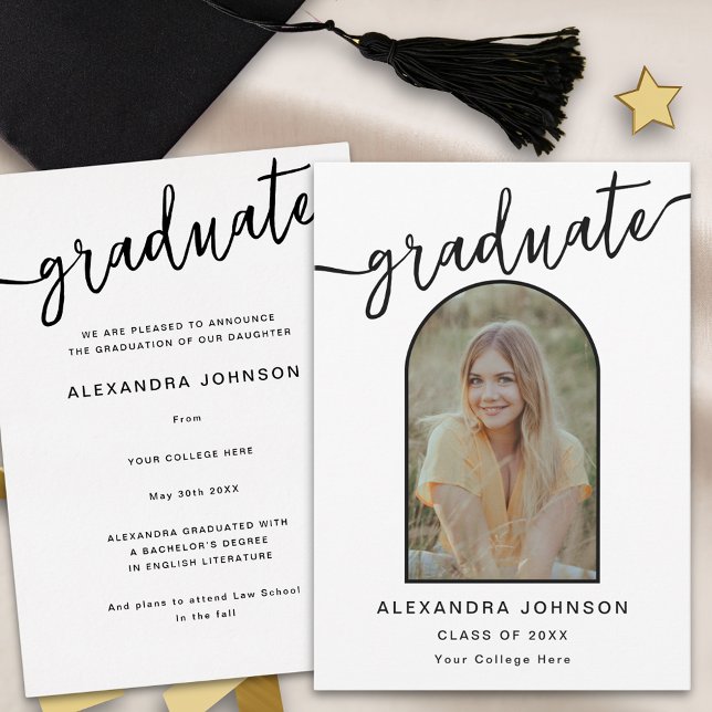 Modern Trendig Valvbåge Foto Examen Meddelande (Modern elegant arch photo graduation announcement card stylish chic black script)