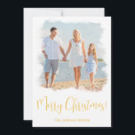 MODERN TROPICAL BEACH CHRISTMAS CARD FAMILY PHOTO JULKORT<br><div class="desc">Perfekt av fotoporten till familjestranden på julkort för alla kustplatser eller semesterstranden i bilder. Den här moderna minimalistdesignen är enkel och elegant och gör det enkelt att ladda upp dina familjefotografier och titta på de byggt i ram och övertäcka dem magiskt och förvandla dem till ett modernt vattenfärgsformat porträtt! Vårt...</div>