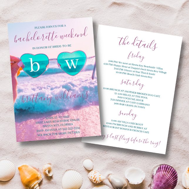 Modern tropisk Rosa Bachelorette Beach Helg Inbjudningar (Beach themed bachelorette weekend invitation with trendy script font and itinerary in purple & blue)