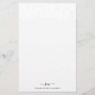 Modern tv monogram initialt flickaktigt script med brevpapper