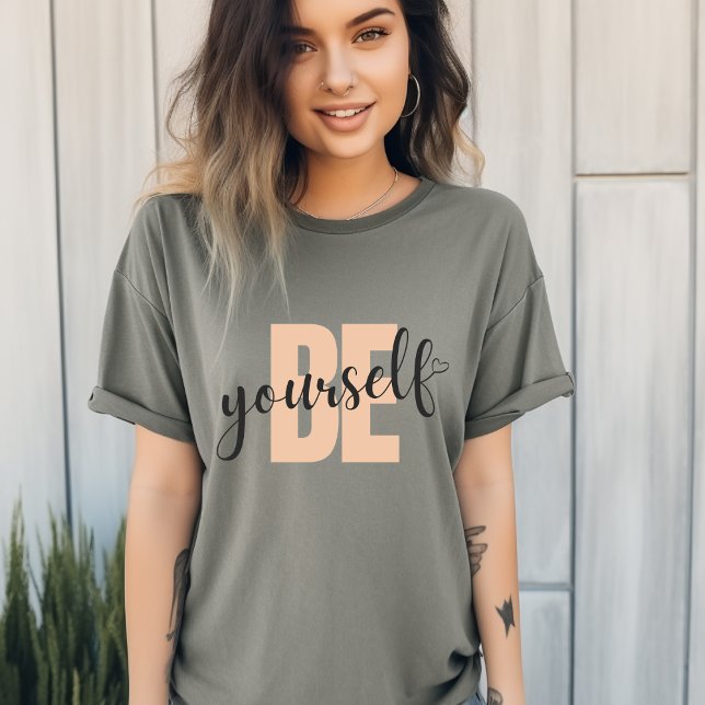 Modern typografi är dina egna T-shirts (Skapare uppladdad)