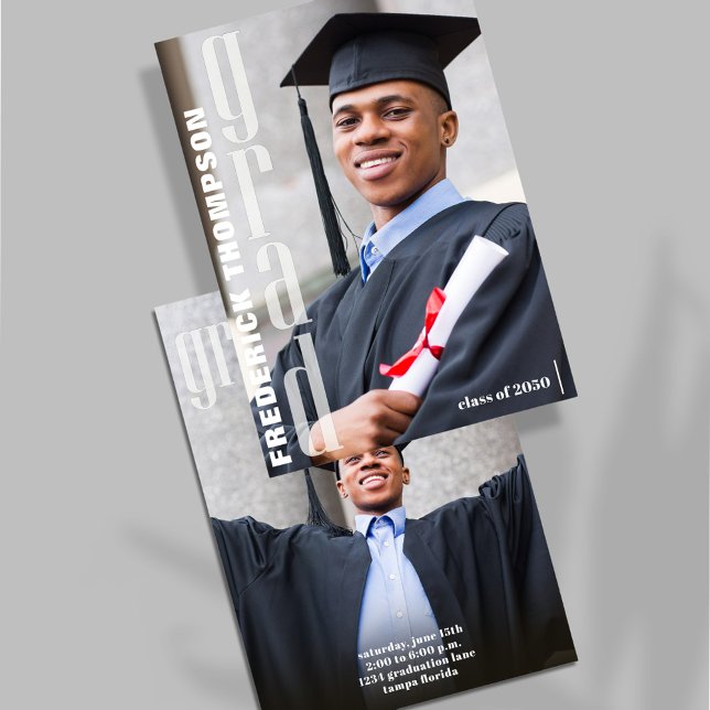 Modern typografi av fotomall för student fet inbjudningar (Modern graduation invitation template with simple minimalist block lettering. )