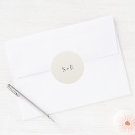 Modern typografi Beige Monogram Elegant Bröllop Runt Klistermärke