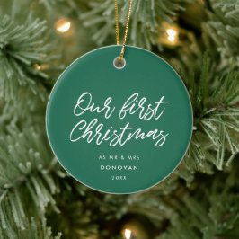 Modern typografi - Grönt vår första jul Julgransprydnad Keramik