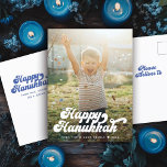 Modern typografi i Roligt Retro Lycklig Hanukkah Vykort<br><div class="desc">Roligtens helgdag för återcirkulation av vintage med  som läser Lycklig Hanukkah med anpassningsbarnas foto och meddelande. Utrymme för ytterligare förtryckt meddelande på baksidan.</div>