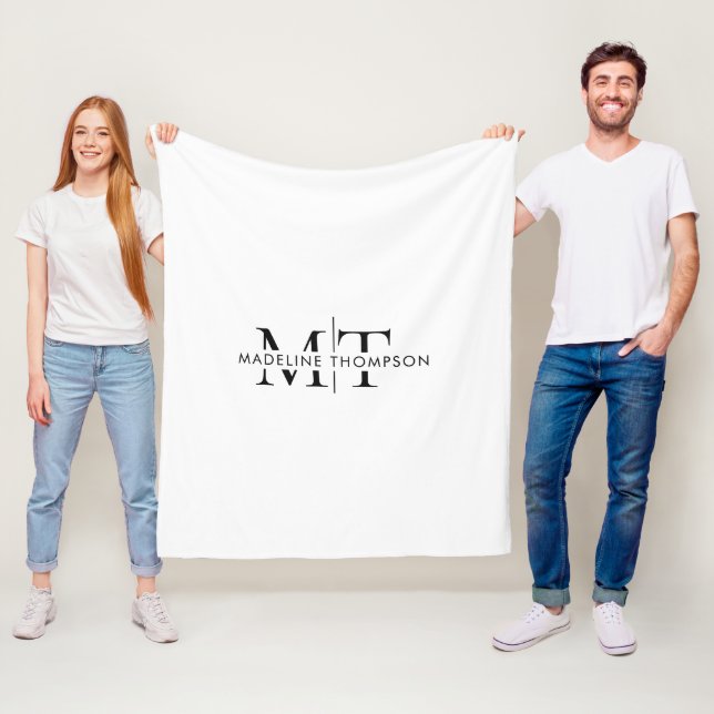 Modern typografi monogram svart vit fleecefilt (På plats)