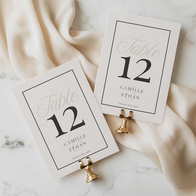 Modern typografi vigd bord nummer bordsnummer (Minimal Black with Cream Wedding Table Numbers)