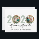 Modern utandning av blad 2020 stannade hemma julkort<br><div class="desc">Modern,  minimal utandning av lövlövning God jul 2020 det år vi stannade hemma med helgdag julkort. Hand målade eukalyptus,  minimalt löv och modern rustik utandning ge i helgdag-kortet är en lyxaktig känsla. I klassade gröntar,   och grå.</div>