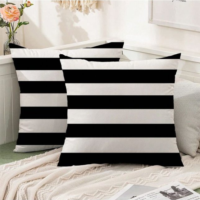 Modern Utomhusdekor Svart & Vit Klassisk Randig Kudde (Modern Outdoor Decor Black & White Classic Striped Outdoor Pillow)
