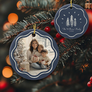 Modern Vågig Ram Familjefoto Muted Blå Julgransprydnad Keramik