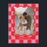 Modern vågigt kant-kontroll - minimal fotojul helg vykort<br><div class="desc">Modern minimikontroll av mönster röd och rosa vågigt kant helgdag-vykort för fotojul. Fet på trendutformning. En del av en helgdag.</div>