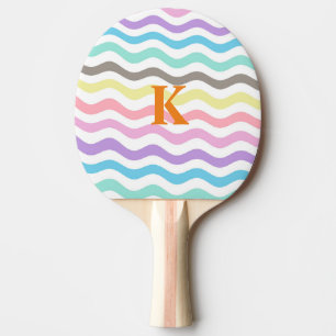 Modern Vågigt Linjer Pastel Vågar Monogram Pingisracket