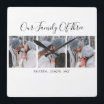 Modern vår familj av tre| Foto Fyrkantig Klocka<br><div class="desc">Den här snyggten är  moderna 3-fotomäggsklocka perfekten för vänner och familj. Kudden innehåller texten"VÅR FAMILJ AV TRE OCH FAMILJEMEDLEMMARNA NAMN plus 3 av din favoritfamilj bilder. Texten är lätt att redigera och teckensnittet stilar,  storlek och färger kan ändras genom att klicka på den anpassade länken efter anpassning.</div>