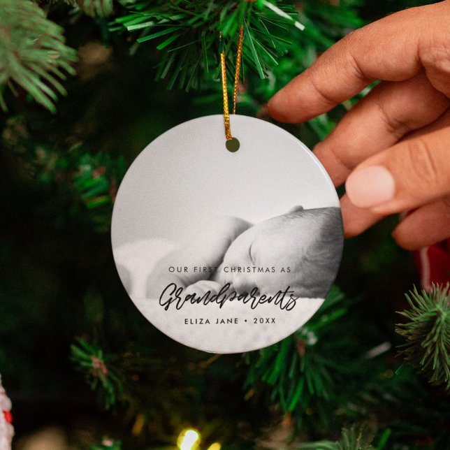 Modern vår första jul som morföräldrars foto julgransprydnad keramik (Skapare uppladdad)