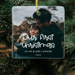 Modern vår första julbild bröllop julgransprydnad keramik<br><div class="desc">En modern typografi för den här fotouppsättningen av prydnadsföremål. Så här anpassar du dig med bild som är din favorit. Du kan också enkelt ändra färg på teckensnittet så att det passar dig.</div>