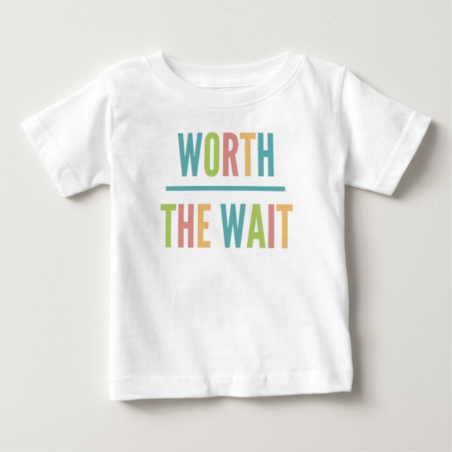 Modern värd väntan - adoption, nyfödd bebis tee (Framsida)