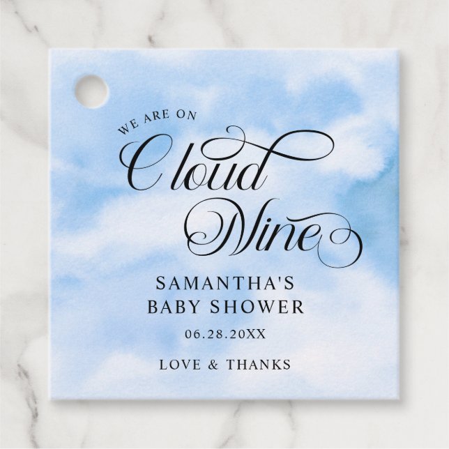 Modern vattenfärgsblått molnnigt babyskor gåvor etiketter (Framsida)