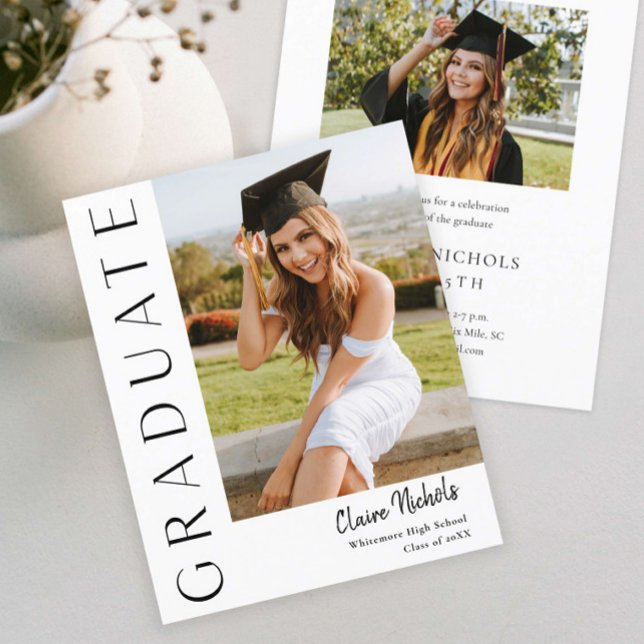 Modern Vertikal Budget Foto Examen Inbjudan (Modern Typography Budget Photo Graduation Invitation.)
