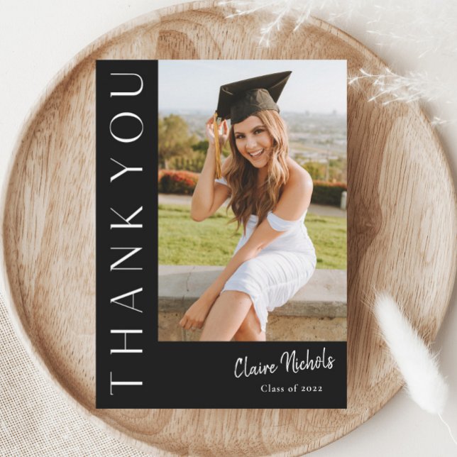 Modern Vertikal Fotografering Examensbevis Tacksam Inbjudningar (Modern typography black and white photo graduation thank you card.)