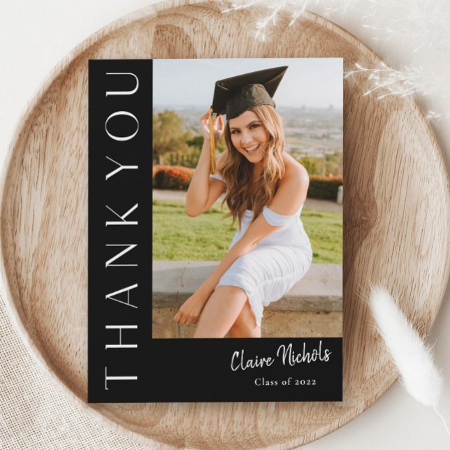 Modern Vertikal Fotografi Examensfirande Tack Kort (Modern Typography Black and White Photo Graduation Thank You Cards.)