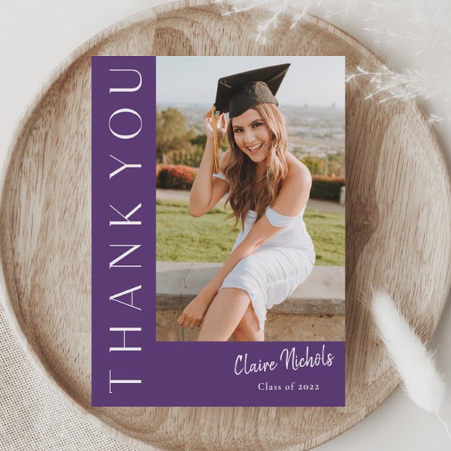 Modern Vertikal Fotoutbildning Tack Kort (Modern Typography Purple Photo Graduation Thank You Cards.)
