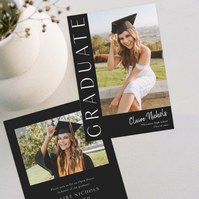 Modern Vertikal Typografi Foto Examen Inbjudningar (Modern Black and White Typography Graduate 2 Photo Graduation Invitations.)