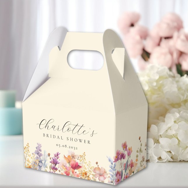 Modern, vild blomster, bröllopsfest presentaskar (Modern, wildflower, bridal shower favor boxes with your name and date.)