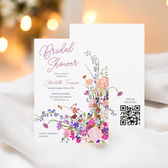 Modern vild - skript möhippa QR Inbjudningar (Modern wild flowers script bridal shower QR Invitation)