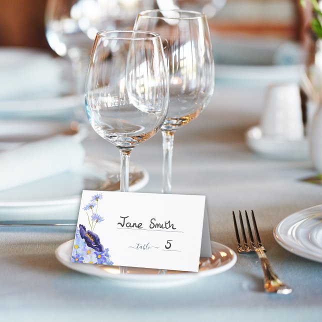 Modern Vildblomma Bröllop Viket Placeringskort (Modern wildflower blue summer floral watercolor wedding folded place card)