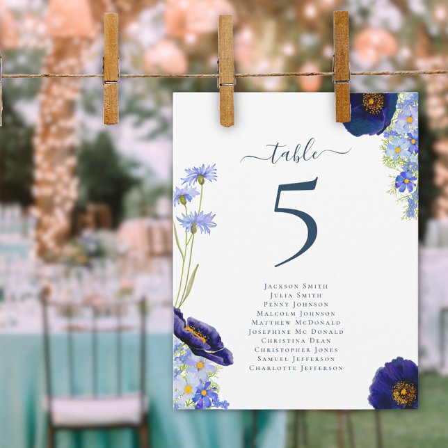 Modern Vildblomma Bröllops Bord Nummer Skylt (Modern blue wildflower summer floral wedding table number seating chart elegant stylish typography)