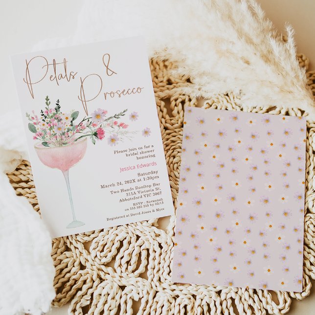 Modern vildblomma kronblad och Prosecco bröllopsfe Inbjudningar (Petal and Prosecco themed bridal shower invitation easy to personalize. )